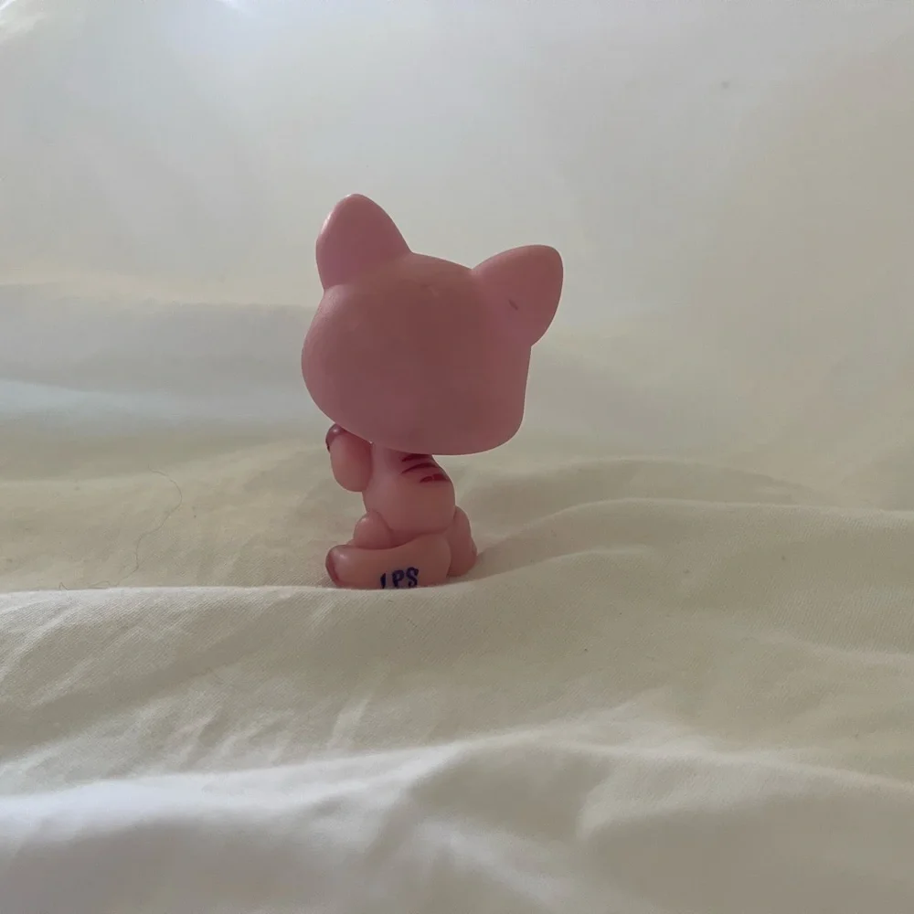 Littlest Pet Shop LPS #1846 KITTY CAT Licking Paw Hasbro Olive Green Eyes Flower